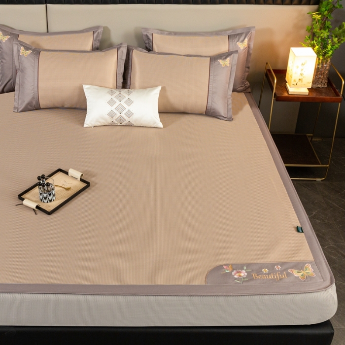 91家纺网 家纺一手货源 找家纺 简一2024新款小千鸟格蝶恋花系列抗菌凉席床笠款-蝶恋花抗菌席-咖色