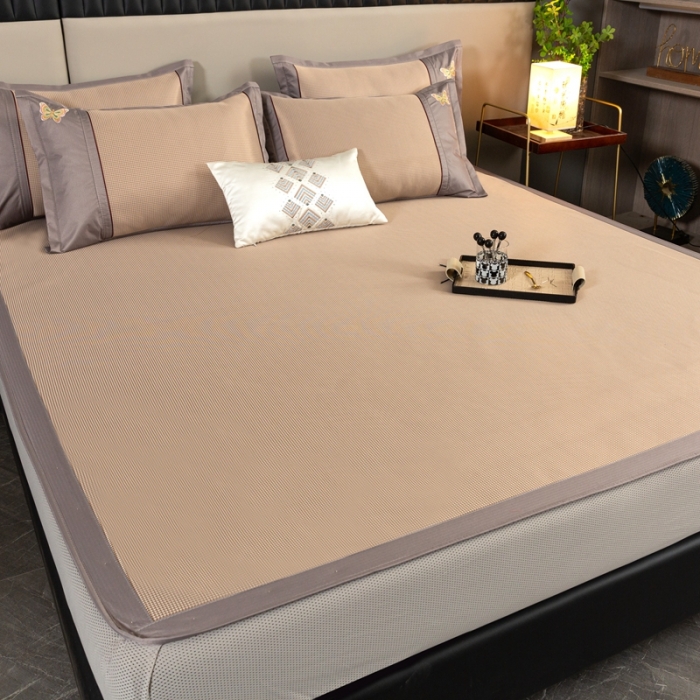 91家纺网 家纺一手货源 找家纺 简一2024新款小千鸟格蝶恋花系列抗菌凉席床笠款-蝶恋花抗菌席-咖色