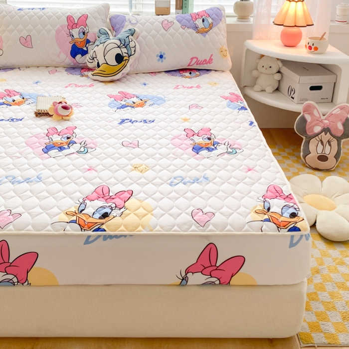 91家纺网 家纺一手货源 找家纺 鑫钰 2023新款迪士尼印花夹棉床笠 爱心黛西