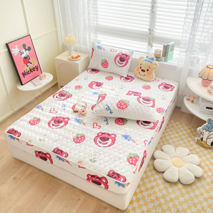 91家纺网 家纺一手货源 找家纺 鑫钰 2023新款迪士尼印花夹棉床笠 开心-草莓熊