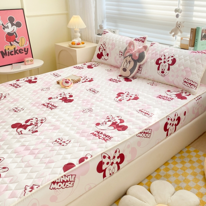 91家纺网 家纺一手货源 找家纺 鑫钰 2023新款迪士尼印花夹棉床笠 开心米妮 红