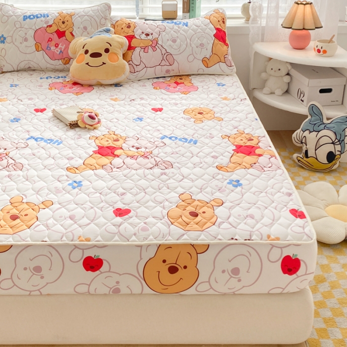 91家纺网 家纺一手货源 找家纺 鑫钰 2023新款迪士尼印花夹棉床笠 维尼伙伴