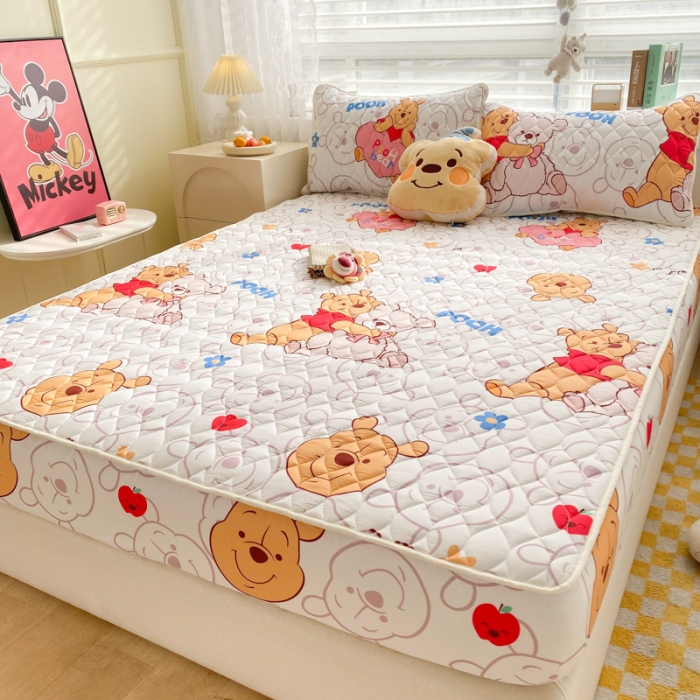 91家纺网 家纺一手货源 找家纺 鑫钰 2023新款迪士尼印花夹棉床笠 维尼伙伴