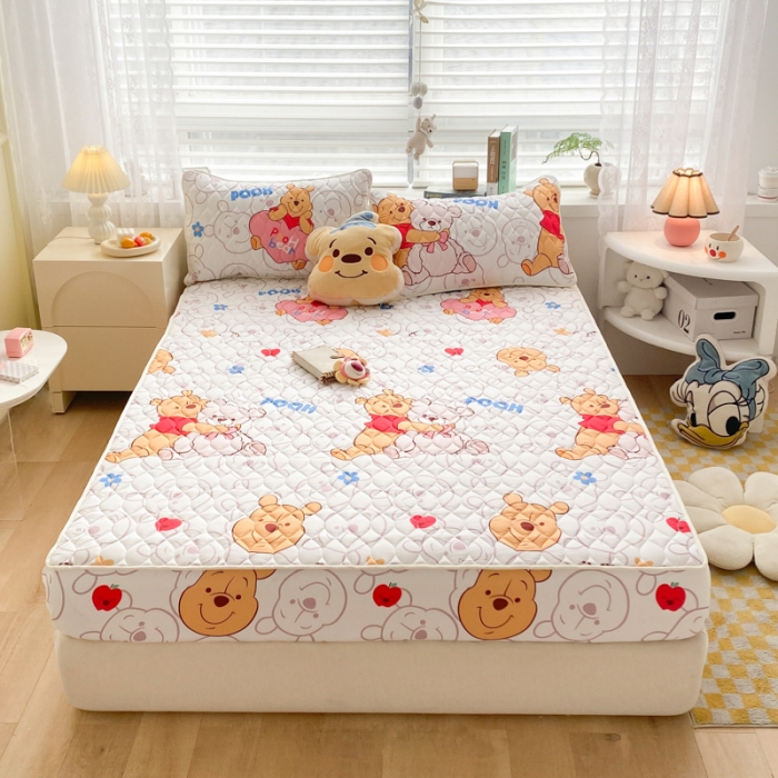 91家纺网 家纺一手货源 找家纺 鑫钰 2023新款迪士尼印花夹棉床笠 维尼伙伴