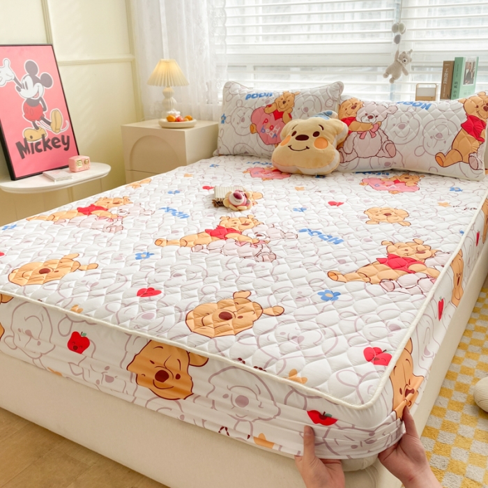 91家纺网 家纺一手货源 找家纺 鑫钰 2023新款迪士尼印花夹棉床笠 维尼伙伴