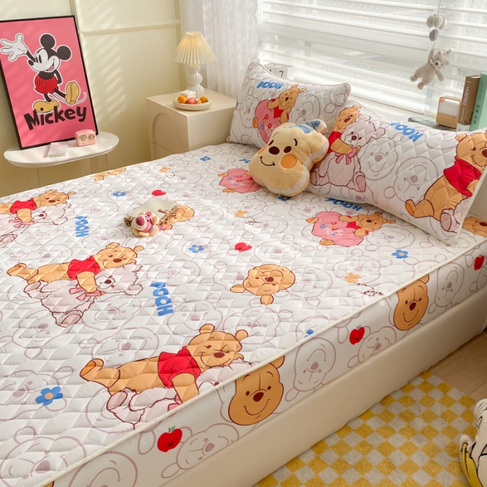 91家纺网 家纺一手货源 找家纺 鑫钰 2023新款迪士尼印花夹棉床笠 维尼伙伴