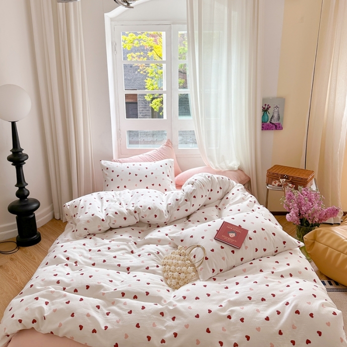 91家纺网 家纺一手货源 找家纺 时年 2023新款全棉母婴级有氧双层纱夏被四件套 小红心