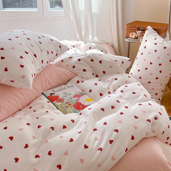 91家纺网 家纺一手货源 找家纺 时年 2023新款全棉母婴级有氧双层纱夏被四件套 小红心