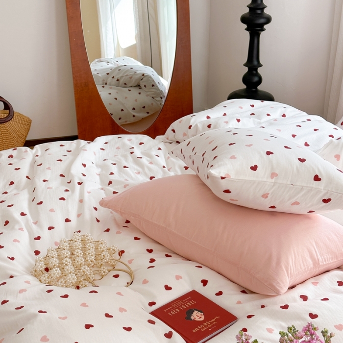 91家纺网 家纺一手货源 找家纺 时年 2023新款全棉母婴级有氧双层纱夏被四件套 小红心