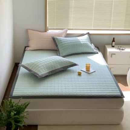 91家纺网 家纺一手货源 找家纺 柒月 2023新款简约格乳胶凉席 简约格-豆绿