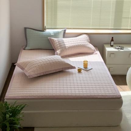 91家纺网 家纺一手货源 找家纺 （总）柒月 2023新款简约格乳胶凉席