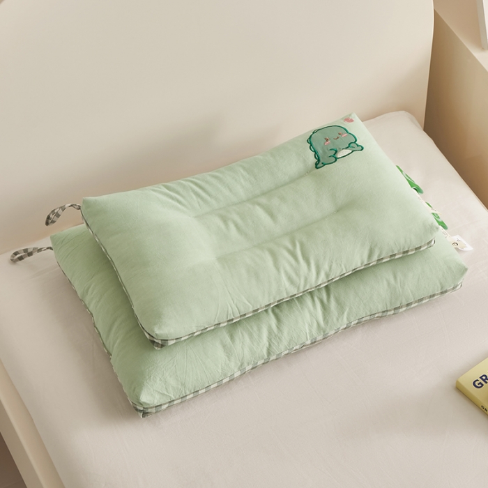 91家纺网 家纺一手货源 找家纺 荷马之梦 2023新款全棉32s水洗棉绣花儿童枕芯宝宝枕头 绿恐龙30*50cm