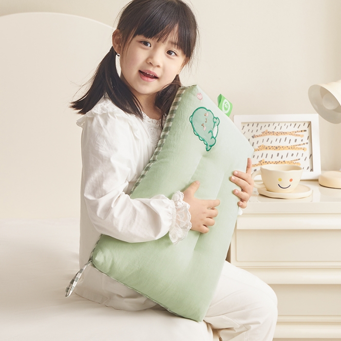 91家纺网 家纺一手货源 找家纺 荷马之梦 2023新款全棉32s水洗棉绣花儿童枕芯宝宝枕头 绿恐龙30*50cm