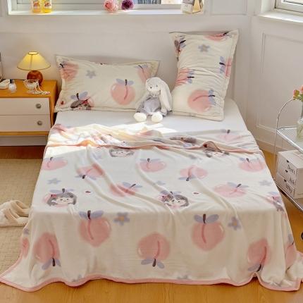 91家纺网 家纺一手货源 找家纺  2025新款卡通牛奶绒320克盖毯 蜜桃女孩