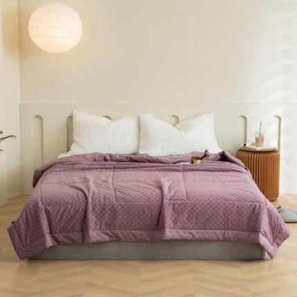 91家纺网 家纺一手货源 找家纺 安莱 2023全棉色织提花海石能量纤维夏被 提花棋盘紫