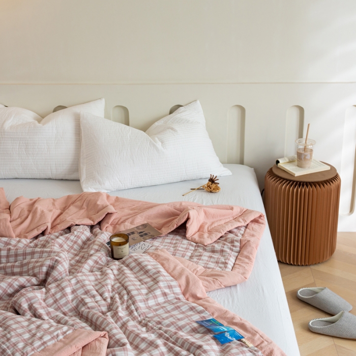 91家纺网 家纺一手货源 找家纺 安莱 2023全棉色织提花海石能量纤维夏被 提花粉中格