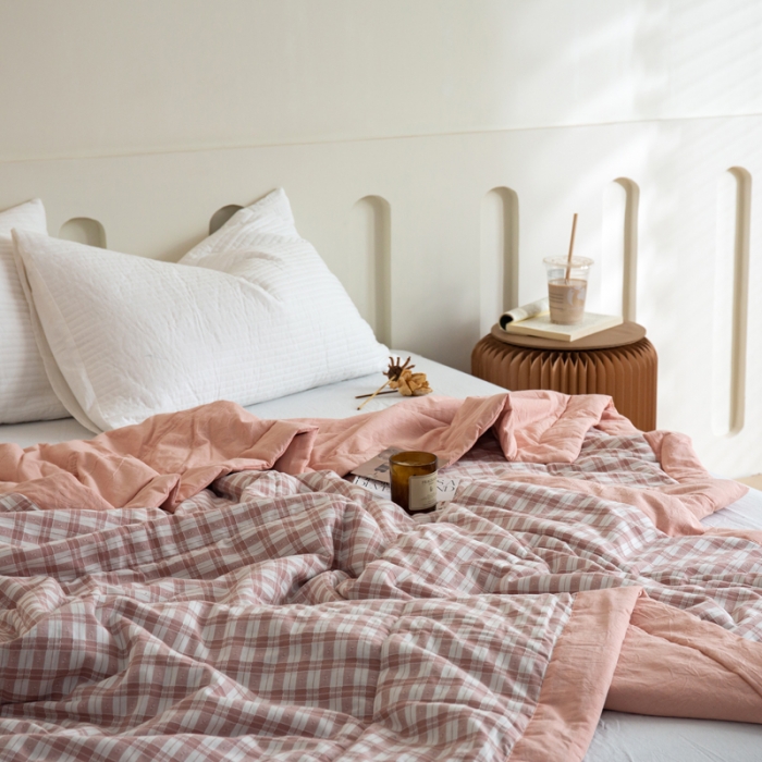 91家纺网 家纺一手货源 找家纺 安莱 2023全棉色织提花海石能量纤维夏被 提花粉中格