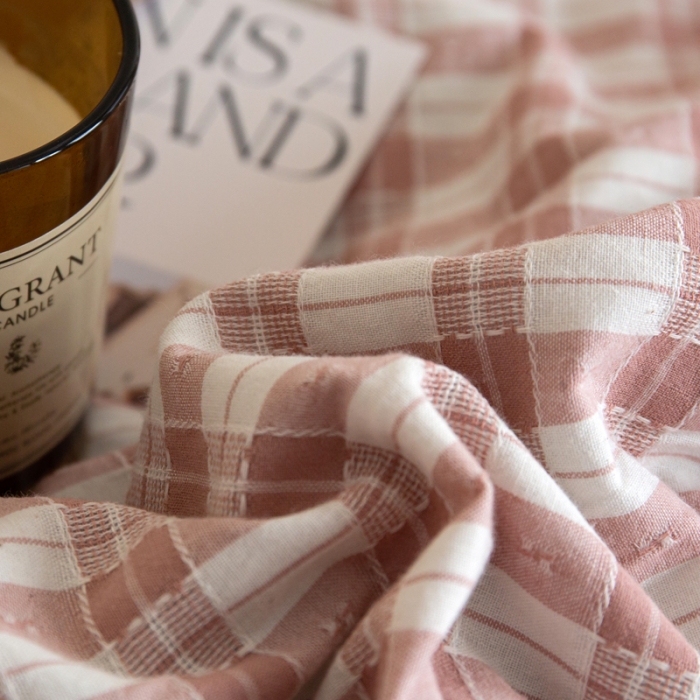 91家纺网 家纺一手货源 找家纺 安莱 2023全棉色织提花海石能量纤维夏被 提花粉中格