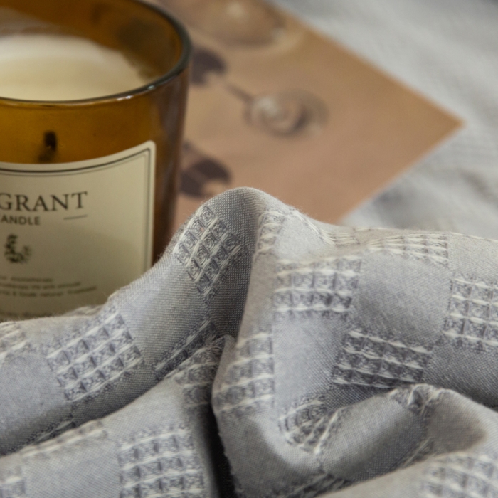 91家纺网 家纺一手货源 找家纺 安莱 2023全棉色织提花海石能量纤维夏被 提花棋盘灰