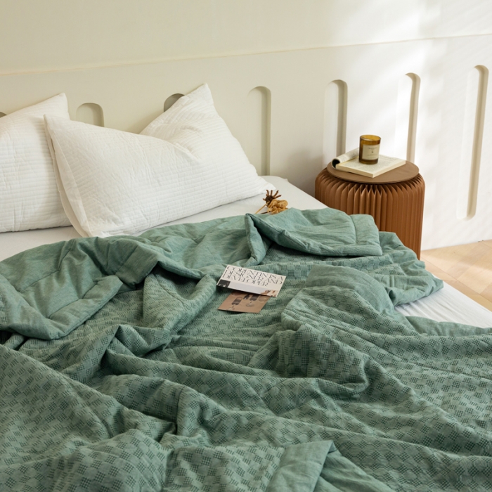 91家纺网 家纺一手货源 找家纺 安莱 2023全棉色织提花海石能量纤维夏被 提花棋盘绿