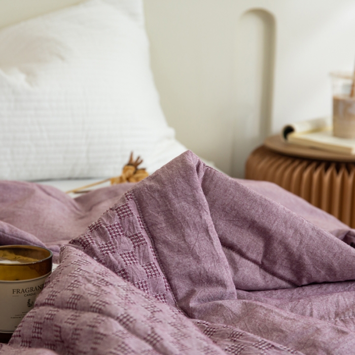 91家纺网 家纺一手货源 找家纺 安莱 2023全棉色织提花海石能量纤维夏被 提花棋盘紫