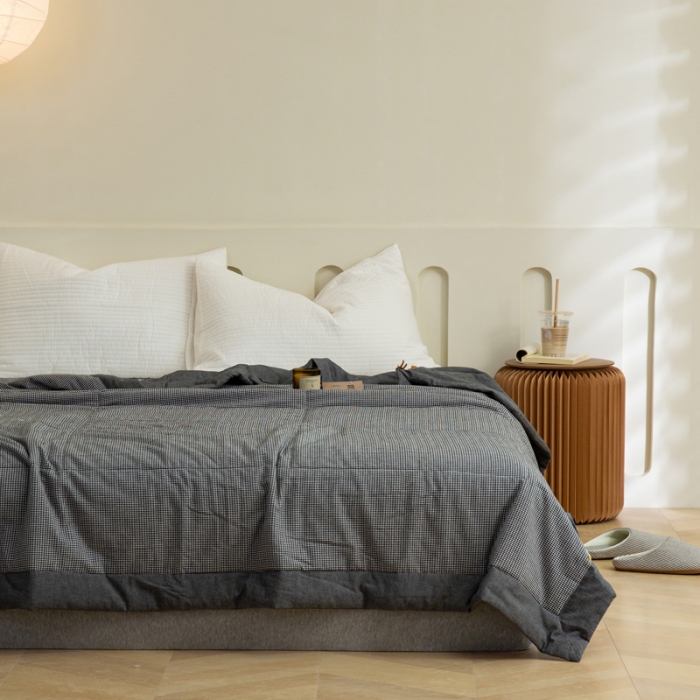 91家纺网 家纺一手货源 找家纺 安莱 2023全棉色织提花海石能量纤维夏被 提花小黑格