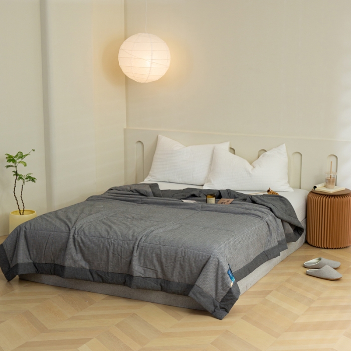 91家纺网 家纺一手货源 找家纺 安莱 2023全棉色织提花海石能量纤维夏被 提花小黑格