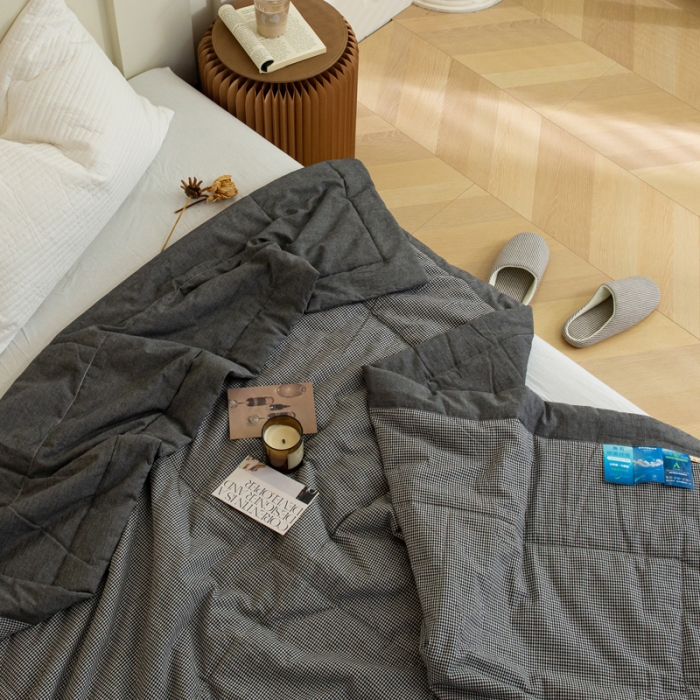 91家纺网 家纺一手货源 找家纺 安莱 2023全棉色织提花海石能量纤维夏被 提花小黑格