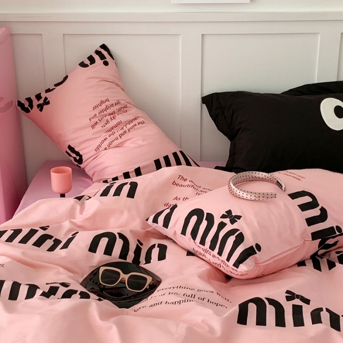 91家纺网 家纺一手货源 找家纺 昔可  2023新款40支13372全棉四件套-甜酷少女y2k M1U黑粉字母