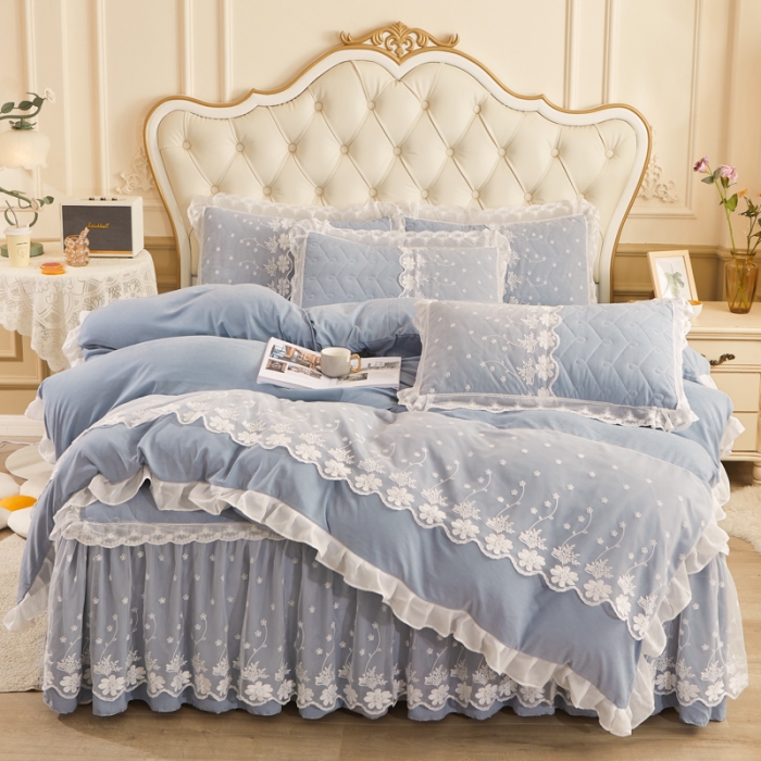 91家纺网 家纺一手货源 找家纺 恋尚 2023新款蜜桃棉夹棉床裙款四件套 花婷-  兰灰