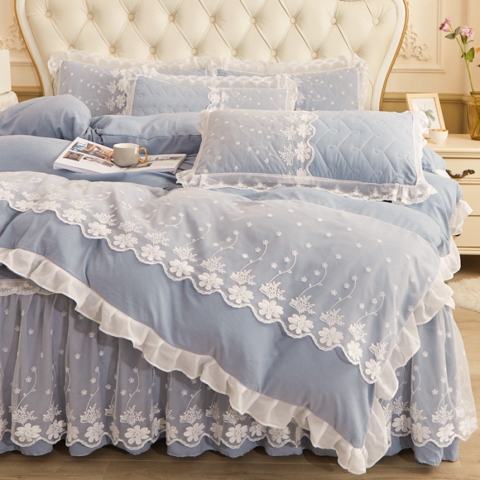 91家纺网 家纺一手货源 找家纺 恋尚 2023新款蜜桃棉夹棉床裙款四件套 花婷-  兰灰