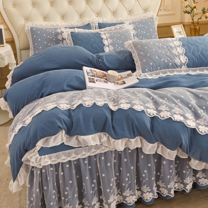 91家纺网 家纺一手货源 找家纺 恋尚 2023新款蜜桃棉夹棉床裙款四件套 花婷- 牛仔蓝