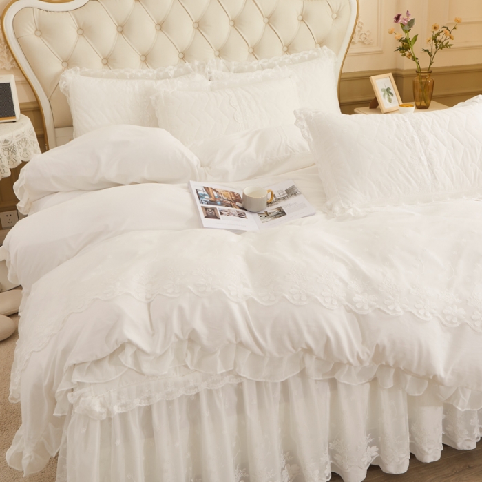 91家纺网 家纺一手货源 找家纺 恋尚 2023新款蜜桃棉夹棉床裙款四件套 花婷-本白