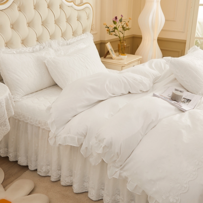 91家纺网 家纺一手货源 找家纺 恋尚 2023新款蜜桃棉夹棉床裙款四件套 花婷-本白