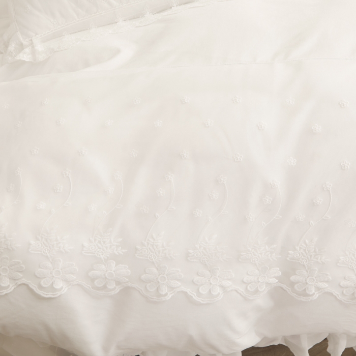 91家纺网 家纺一手货源 找家纺 恋尚 2023新款蜜桃棉夹棉床裙款四件套 花婷-本白