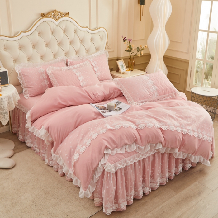 91家纺网 家纺一手货源 找家纺 恋尚 2023新款蜜桃棉夹棉床裙款四件套 花婷-粉色