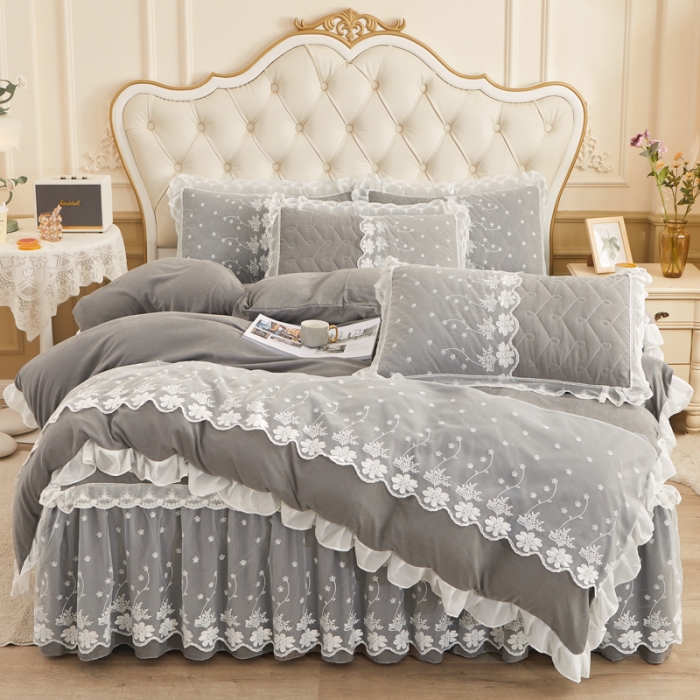 91家纺网 家纺一手货源 找家纺 恋尚 2023新款蜜桃棉夹棉床裙款四件套 花婷-灰色