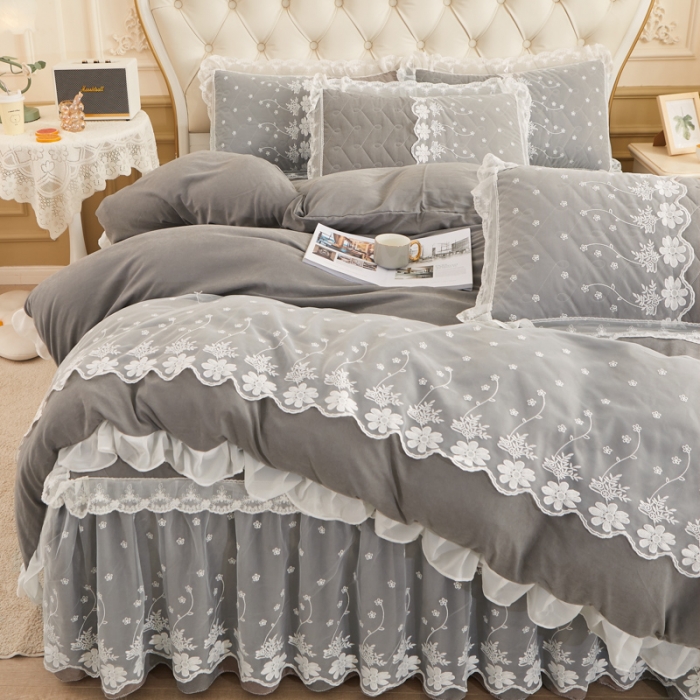 91家纺网 家纺一手货源 找家纺 恋尚 2023新款蜜桃棉夹棉床裙款四件套 花婷-灰色