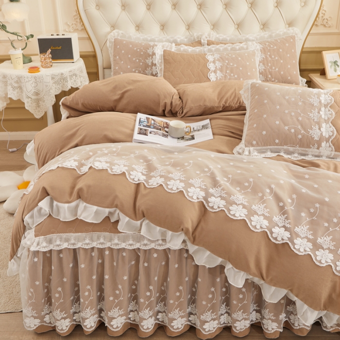 91家纺网 家纺一手货源 找家纺 恋尚 2023新款蜜桃棉夹棉床裙款四件套 花婷-卡其