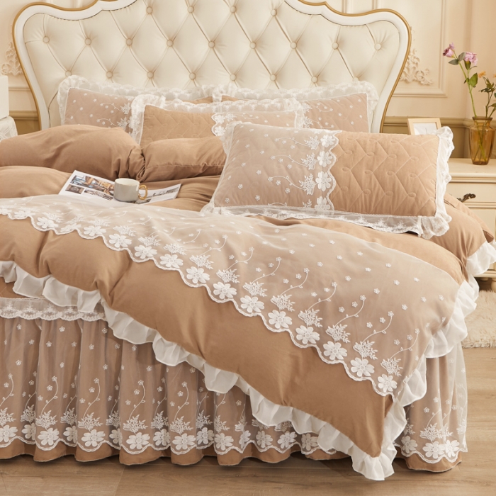 91家纺网 家纺一手货源 找家纺 恋尚 2023新款蜜桃棉夹棉床裙款四件套 花婷-卡其