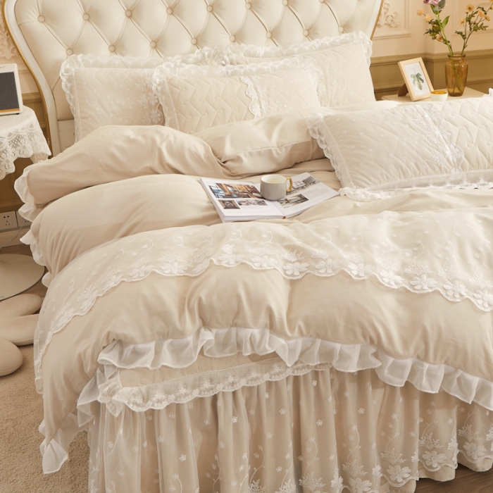 91家纺网 家纺一手货源 找家纺 恋尚 2023新款蜜桃棉夹棉床裙款四件套 花婷-米色