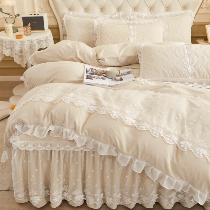 91家纺网 家纺一手货源 找家纺 恋尚 2023新款蜜桃棉夹棉床裙款四件套 花婷-米色