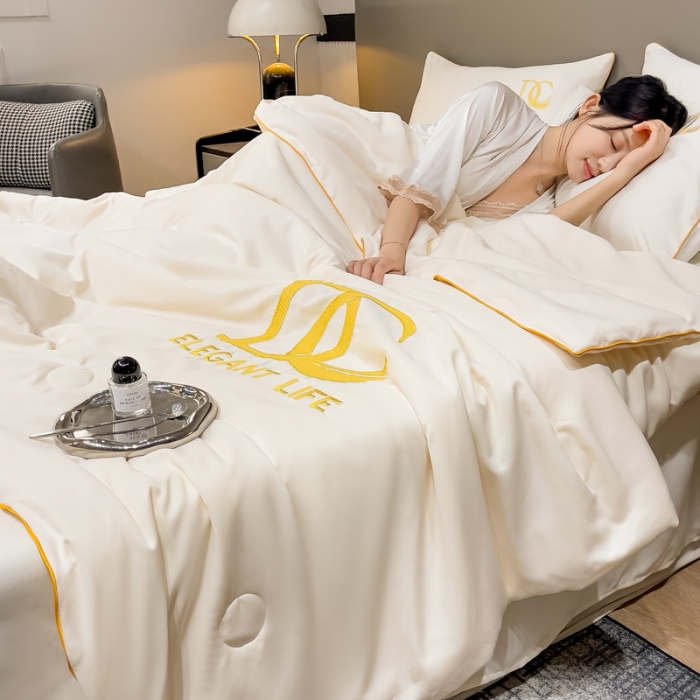 91家纺网 家纺一手货源 找家纺 创优 2025新款水洗真丝滚边夏被四件套 月光白