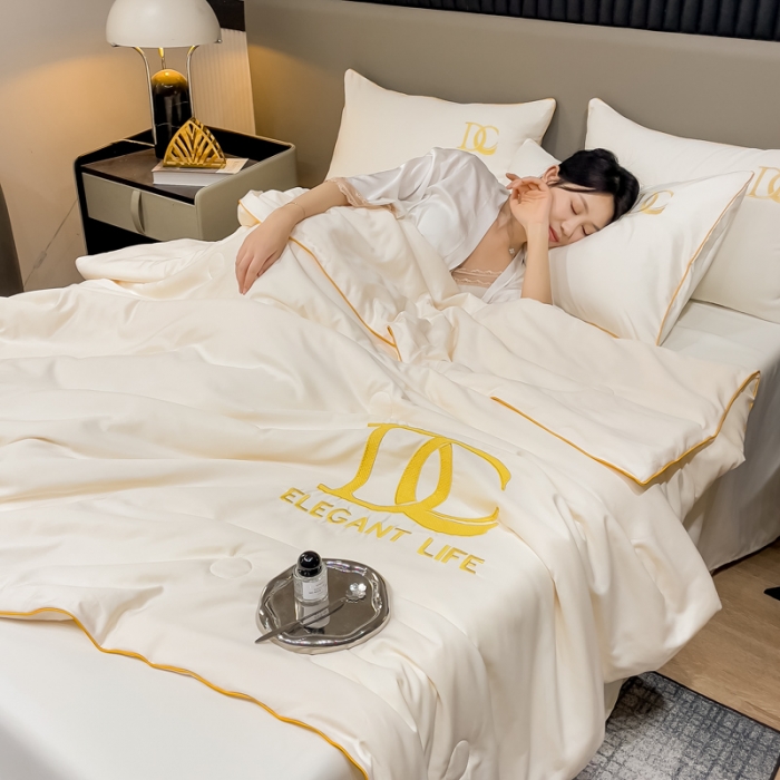 91家纺网 家纺一手货源 找家纺 创优 2025新款水洗真丝滚边夏被四件套 月光白