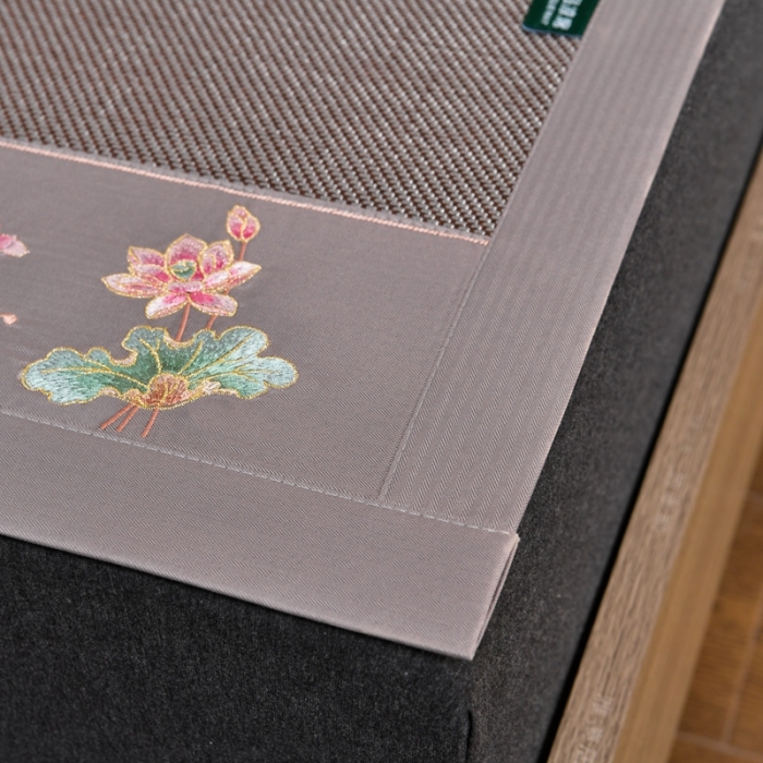 91家纺网 家纺一手货源 找家纺 简一2024新款荷塘月色系列冰藤双面席凉席冰藤席 荷塘月色-冰藤黑咖