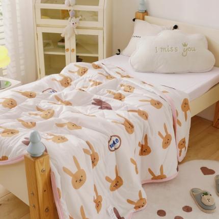 91家纺网 家纺一手货源 找家纺 23新款儿童卡通凉感丝夏被婴儿空调被幼儿园夏凉被夏季薄款被子 小兔子