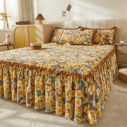 91家纺网 家纺一手货源 找家纺 恋尚 2023新款蜜桃棉印花夹棉床裙三件套 向日葵