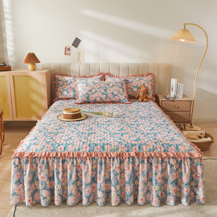 91家纺网 家纺一手货源 找家纺 恋尚 2023新款蜜桃棉印花夹棉床裙三件套 春俏