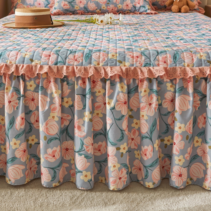 91家纺网 家纺一手货源 找家纺 恋尚 2023新款蜜桃棉印花夹棉床裙三件套 春俏