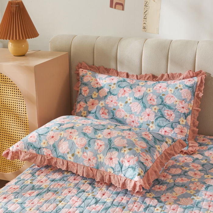 91家纺网 家纺一手货源 找家纺 恋尚 2023新款蜜桃棉印花夹棉床裙三件套 春俏